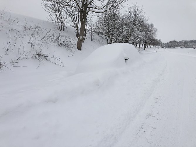 Eingeschneiter Pkw (Foto: S. Dietzel)
