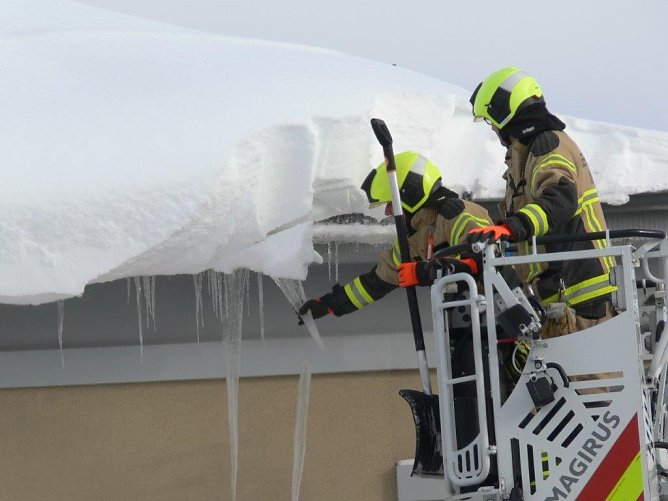 Schneewehr im Einsatz am Sozialgericht (Foto: privat)