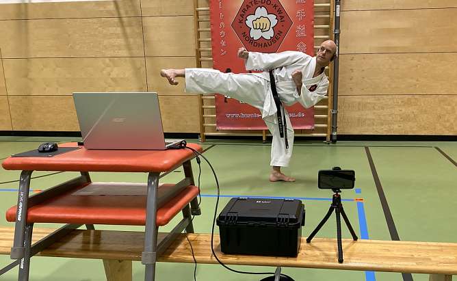 Trainiert wird wieder, aber vor dem heimischen Bildschirm (Foto: Karate Do Kwai) Trainiert wird wieder, aber vor dem heimischen Bildschirm (Foto: Karate Do Kwai)