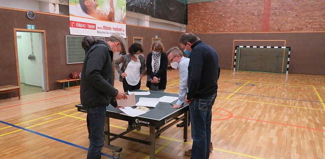 Ein optimaleres Raumkonzept f&uuml;r alle Nutzer wird diskutiert und gefunden (Foto: Gemeinde Hohenstein)