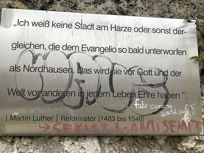 Ehrentafel an der Nordhäuser Stadtmauer: Notizblock für Idioten (Foto: oas) Ehrentafel an der Nordhäuser Stadtmauer: Notizblock für Idioten (Foto: oas)
