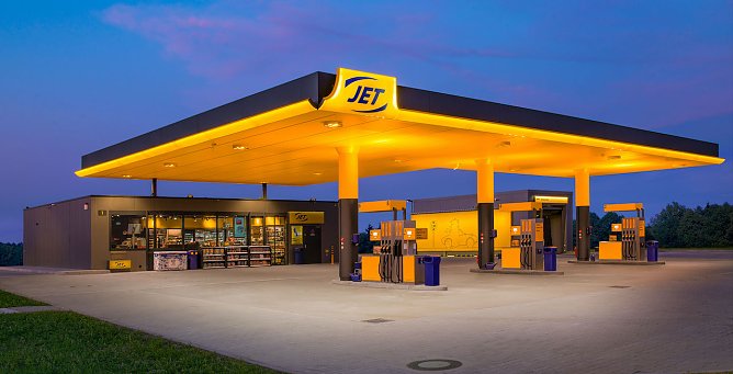Neuer&ouml;ffnung der Tankstelle in der Parkallee (Foto: JET)