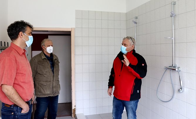 Besichtigung der Sanitäranlagen (Foto: Stadt Nordhausen) Besichtigung der Sanitäranlagen (Foto: Stadt Nordhausen)