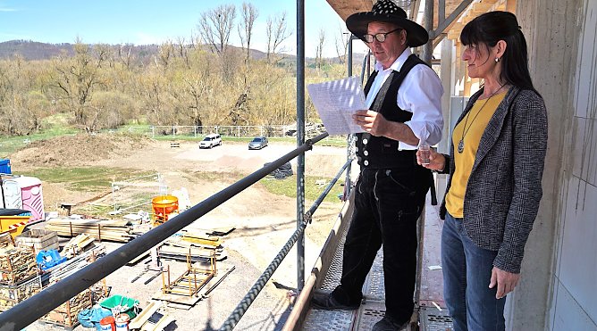 Richtspruch von Peter Wisse und Carmen Lis f&uuml;r das Ellricher Wasserwerk  (Foto: WVN)