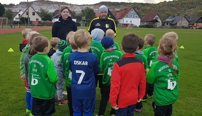 In so gro&szlig;en Gruppen k&ouml;nne noch nicht trainieren: Heiko Hieronymus (hinten rechts) im Kreise seiner Z&ouml;glinge (Foto: H.Hieronymus)