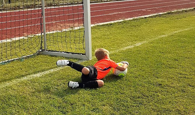 Wieder den Bällen nachfliegen: In Harztor beginnt das organisierte Training (Foto: H.Hironymus) Wieder den Bällen nachfliegen: In Harztor beginnt das organisierte Training (Foto: H.Hironymus)