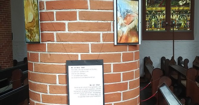 Ausstellung in der Ilelder Kirche (Foto: R.Englert)