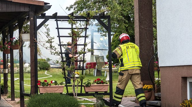 Eine Gartenlaube brannte aus, in der eine Leiche gefunden wurde (Foto: S.Tetzel) Eine Gartenlaube brannte aus, in der eine Leiche gefunden wurde (Foto: S.Tetzel)
