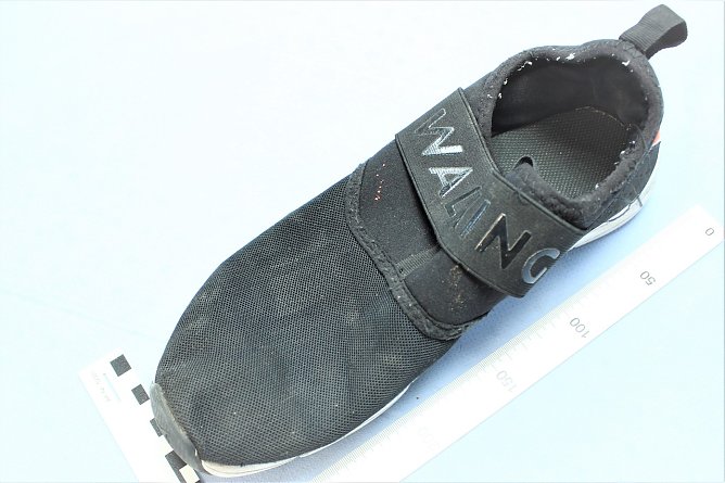 Wer erkennt diesen Schuh und wei&szlig;, wer einen solchen trug? (Foto: PI NDH)