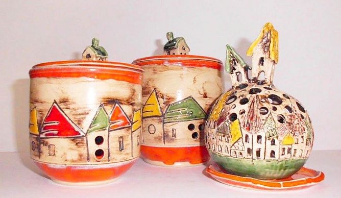 Kreativ gestaltete Dosen im Werkstattladen  (Foto: NTL)