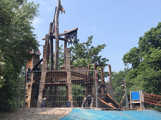 Die "Ritterburg" auf dem Petersberg hat ihre besten Zeiten hinter sich und soll demn&auml;chst abgerissen werden (Foto: Stadtverwaltung Nordhausen)