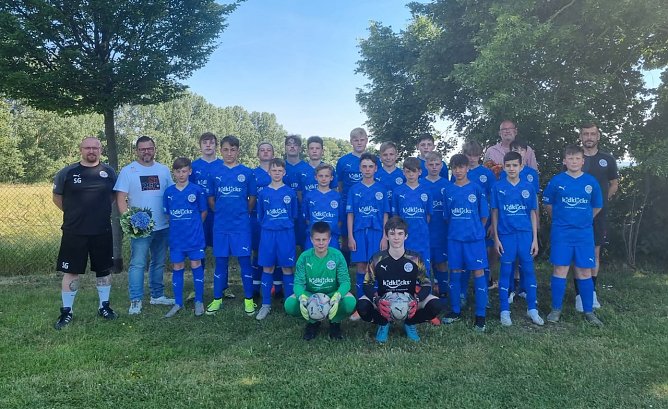 Sponsorenfoto mit A. Lautenbach (Kidklicks) und T. Göppel (RAe Göppel & Müller). (Foto: L. Gösel) Sponsorenfoto mit A. Lautenbach (Kidklicks) und T. Göppel (RAe Göppel & Müller). (Foto: L. Gösel)