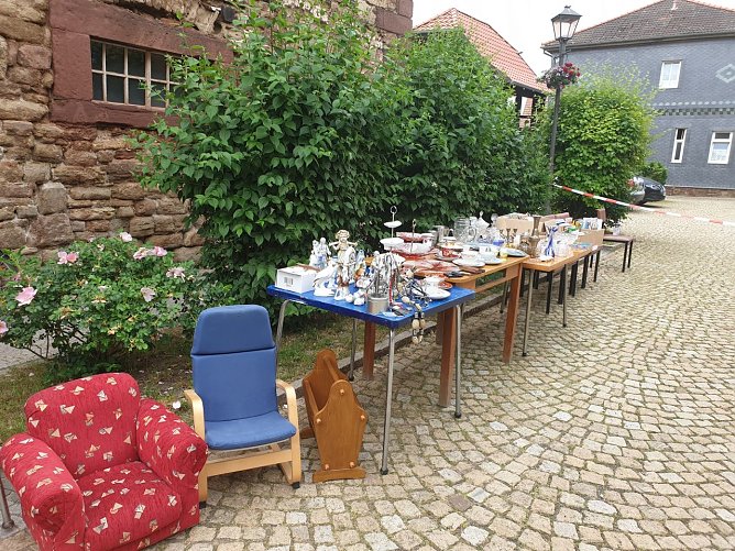 Flohmarkt f&uuml;r die St. Michaelis-Kirche Heringen (Foto: Chris Schr&ouml;der)