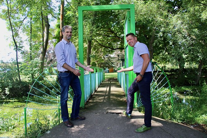Herzlich Willkommen - ab heute d&uuml;rfen Kinder und Jugendliche bis 18 Jahre kostenlos ins Freibad (Foto: agl)