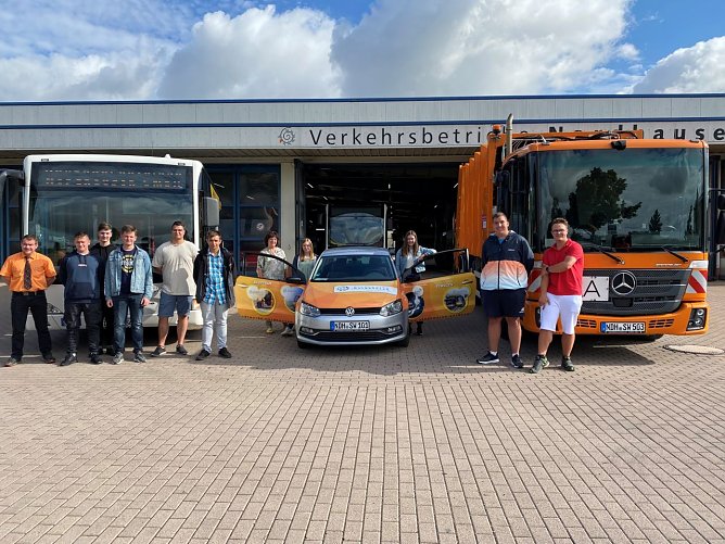 Neun neue Azubis starten bei den Stadtwerken in ihr Berufsleben (Foto: Marco Bachmann)