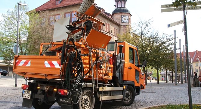 Reinigung Straßenabläufe in der Stadt Nordhausen (Foto: ©Stadtverwaltung Nordhausen) Reinigung Straßenabläufe in der Stadt Nordhausen (Foto: ©Stadtverwaltung Nordhausen)