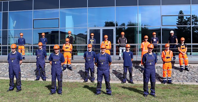 Die neuen Auszubildenden beim Schachtbau (Foto: &copy; SCHACHTBAU Gruppe)