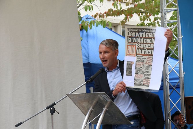 AfD Landeschef Bj&ouml;rn H&ouml;cke heute auf dem Nordh&auml;user Rathausplatz (Foto: agl)