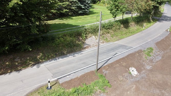 Von dem Erdfall bei Rüdigsdorf ist nach den Bauarbeiten nichts mehr zu sehen (Foto: Daniel Geißler) Von dem Erdfall bei Rüdigsdorf ist nach den Bauarbeiten nichts mehr zu sehen (Foto: Daniel Geißler)
