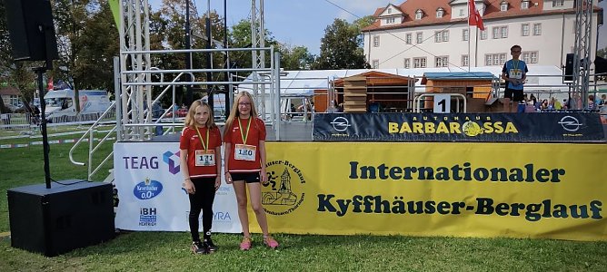 Mina Karl und Annabell Huck beim Kyffhäuser-Berglauf (Foto: HSG Nordhausen) Mina Karl und Annabell Huck beim Kyffhäuser-Berglauf (Foto: HSG Nordhausen)