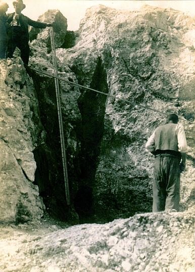 Das Kuxloch am Kohnstein (Foto: Sammlung Tim Schäfer) Das Kuxloch am Kohnstein (Foto: Sammlung Tim Schäfer)