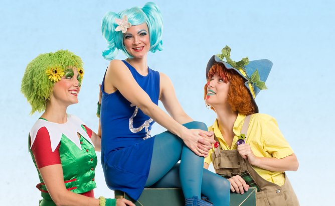  Der Traumzauberbaum und das blaue Ypsilon im Theater (Foto: Uwe Hauth)