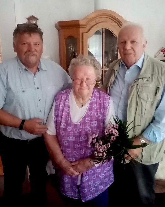 Glückwünsche für Wilma Huschke (Foto: HMV Hainrode) Glückwünsche für Wilma Huschke (Foto: HMV Hainrode)