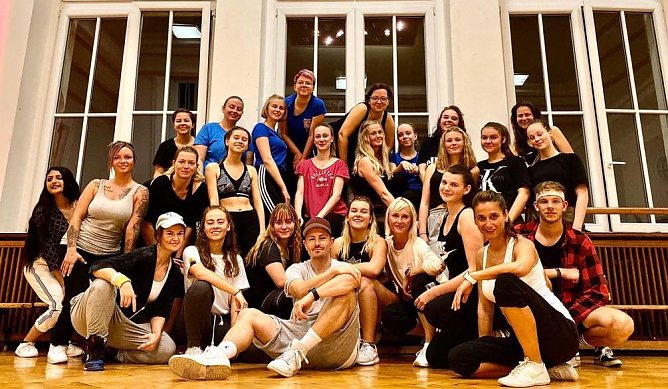 jetzt anmelden zum Tanzworkshop im November (Foto: S.Arm) jetzt anmelden zum Tanzworkshop im November (Foto: S.Arm)