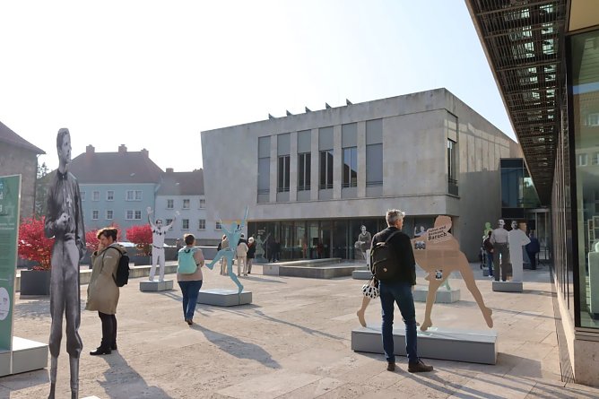 Die Ausstellung zu j&uuml;dischen Sportstars ist zur Zeit vor der Bibliothek zu sehen (Foto: Stadtverwaltung Nordhausen)