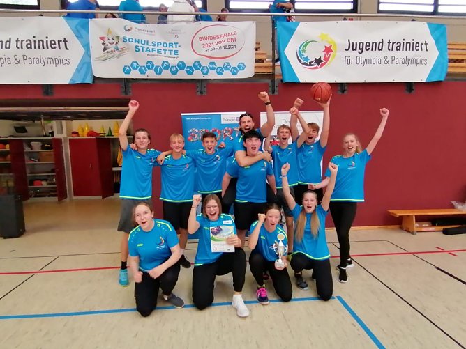 Die erfolgreichen Basketballer und Thüringenmeister (Foto: Heike Roeder) Die erfolgreichen Basketballer und Thüringenmeister (Foto: Heike Roeder)