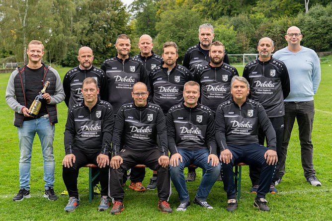 Trainer und Funktion&auml;re der SG Harztor neu eingekleidet (Foto: SG Harztor)