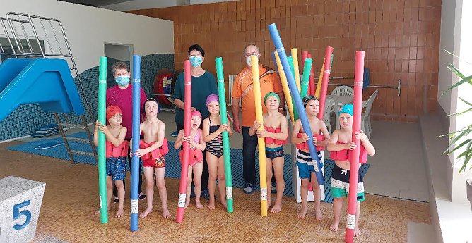 Die Wipperb&auml;en freuen sich &uuml;ber farbenfrohe Schwimmhilfen (Foto: M.Weber)