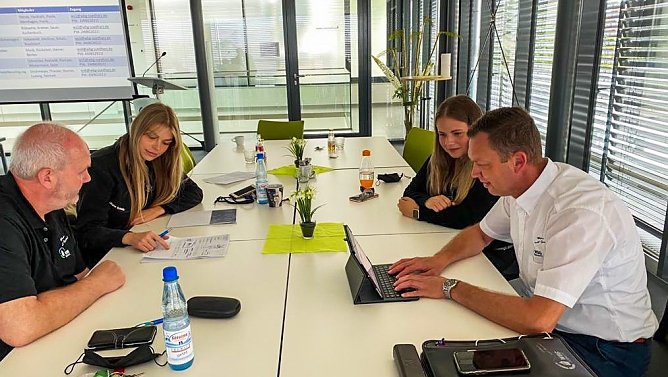 Die Workshopgruppe zum Thema Gestaltung der Außenanalgen (Foto: WBG) Die Workshopgruppe zum Thema Gestaltung der Außenanalgen (Foto: WBG)