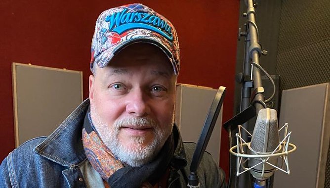 Torsten Mücnchow liest regionalen Buchtitel ein (Foto: M.Pendzialek) Torsten Mücnchow liest regionalen Buchtitel ein (Foto: M.Pendzialek)