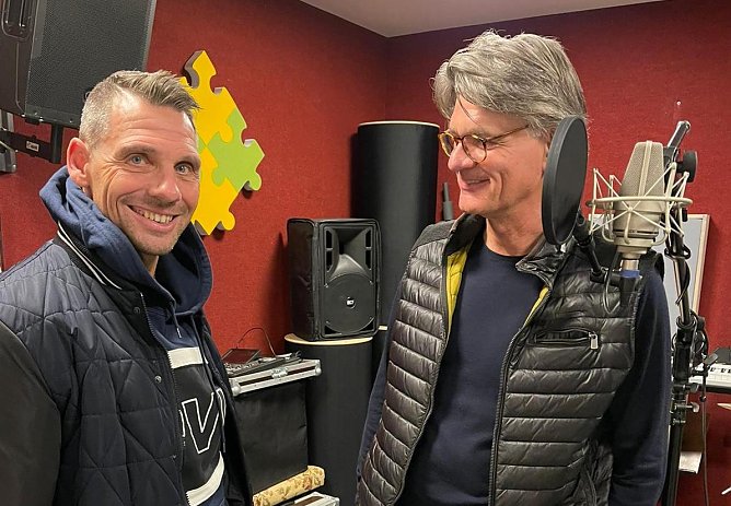 Thomas Erny und Peter Escher nach getaner Arbeit im Tonstudio in Herreden (Foto: M.Pendzialek) Thomas Erny und Peter Escher nach getaner Arbeit im Tonstudio in Herreden (Foto: M.Pendzialek)