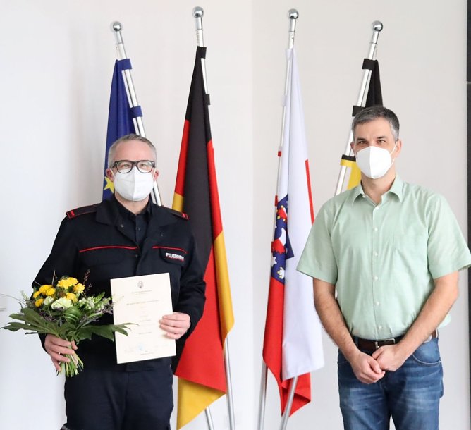 Thomas Gerlach wurde zum Oberbrandmeister befördert (Foto: Stadtverwaltung Nordhausen) Thomas Gerlach wurde zum Oberbrandmeister befördert (Foto: Stadtverwaltung Nordhausen)