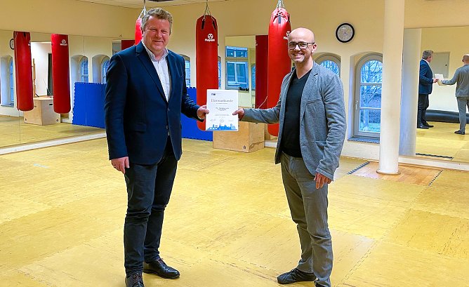 Christian B&ouml;duel heute nachmittag bei Tobias R&ouml;diger (re.) (Foto: nnz)