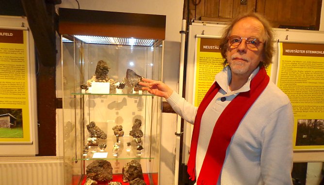 Museumsleiter Jürgen Rennebach vor den Exponaten (Foto: HG Backhaus) Museumsleiter Jürgen Rennebach vor den Exponaten (Foto: HG Backhaus)
