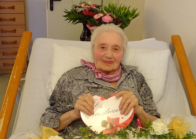 Helene Lorenz feierte die 100 Jahre Lebenszeit (Foto: DRK) Helene Lorenz feierte die 100 Jahre Lebenszeit (Foto: DRK)