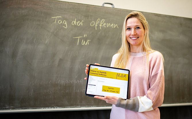 Claudia Schminkel freut sich auf neue Sch&uuml;ler. Sie ist Fachschaftsleiterin Geographie und Fachlehrerin f&uuml;r Geographie und Biologie (Foto: Christoph Keil)