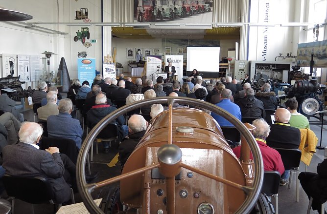 Blick in das ehemalige Kulturhaus der IFAm heute Ausstellungshalle (Foto: nnz)