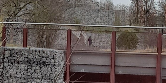 Hier steht der Mann fast jeden Morgen und gestikuliert in Richtung Frauenbergkirche (Foto: privat) Hier steht der Mann fast jeden Morgen und gestikuliert in Richtung Frauenbergkirche (Foto: privat)