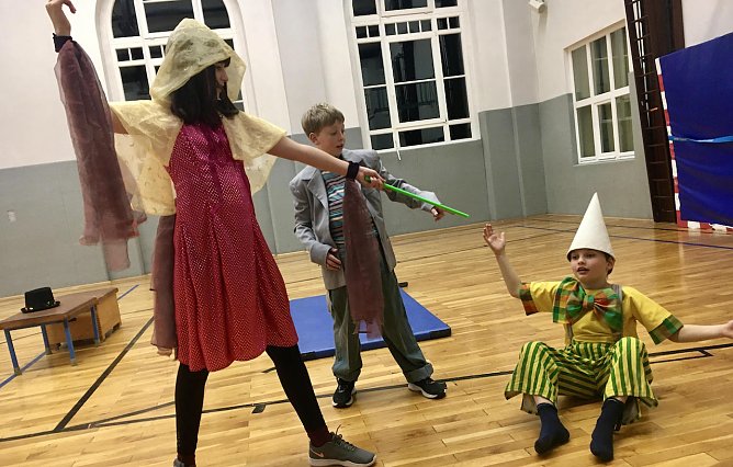 Beim Proben für das neue Programm: Kinderzirkus Zappelini (Foto: Zappelini) Beim Proben für das neue Programm: Kinderzirkus Zappelini (Foto: Zappelini)