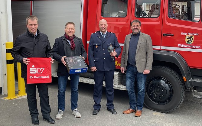 Eine neue Wärmebildkamera für die Bleicheröder Feuerwehr (Foto: SV Sparkasse) Eine neue Wärmebildkamera für die Bleicheröder Feuerwehr (Foto: SV Sparkasse)