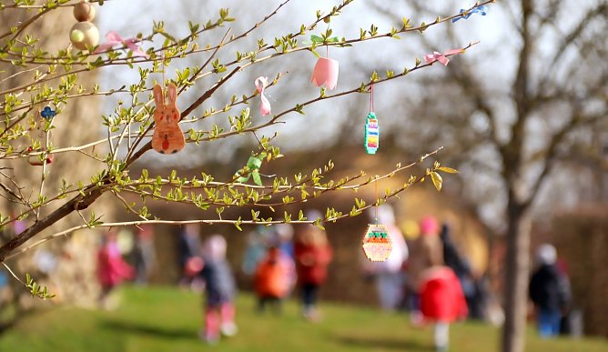 Osterdekoration auf dem Petersberg (Foto: Stadtverwaltung NDH)