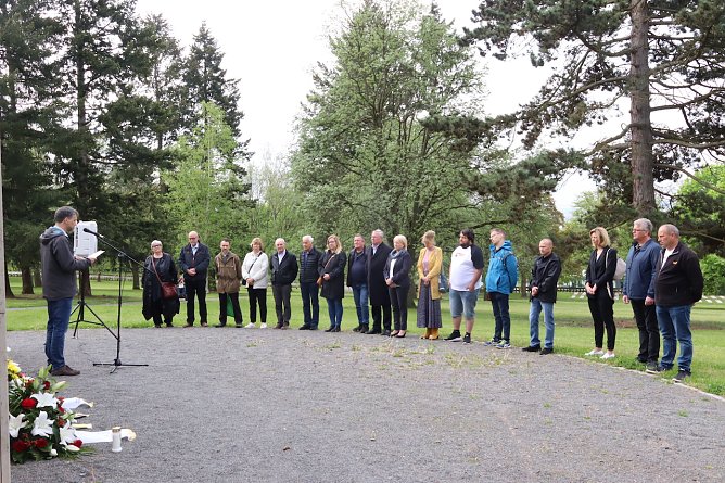 Gedenkveranstaltung auf dem Nordh&auml;user Ehrenfriedhof (Foto: Stadtverwaltung Nordhausen)