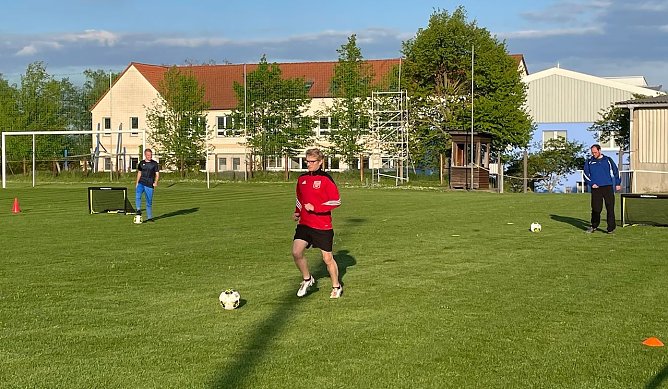 Kurzschulung zu neuen Ans&auml;tzen im Kinderfu&szlig;ball (Foto: S.Beer)