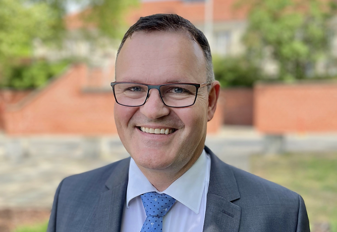 Bild(er)unterschrift: Prof. Dr. J&ouml;rg Wagner wurde am 18. Mai von der Hochschulversammlung als Pr&auml;sident der Hochschule Nordhausen wiedergew&auml;hlt. (Foto: Tina Bergknapp)