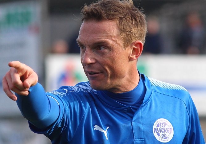 Zeigt wieder an, wo es langgeht: Matthias Pe&szlig;olat, hier noch als Spieler in Diensten des FSV wacker 90.  (Foto: B.Peter)