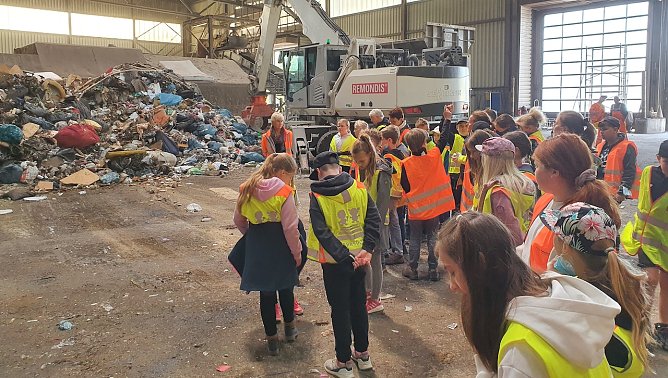 Müllprojekt in der Grundschule Werther (Foto: M.Schröter) Müllprojekt in der Grundschule Werther (Foto: M.Schröter)